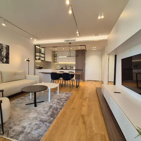 Sakura Park New Luxury Apartmant With Garage 베오그라드