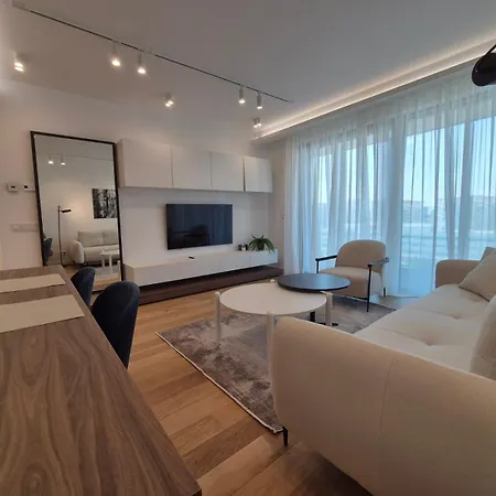 Sakura Park New Luxury Apartmant With Garage * 베오그라드